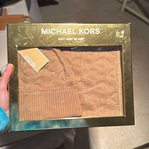 Michael Kors Hat and Scarf Gift Set New In Box Set Gift MK Hat & scarf brown New